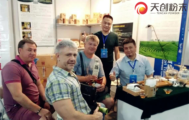 長(zhǎng)沙天創(chuàng)代表在展會(huì)中與俄羅斯友人友好交談 長(zhǎng)沙天創(chuàng)代表在展會(huì)中與俄羅斯友人友好交談
